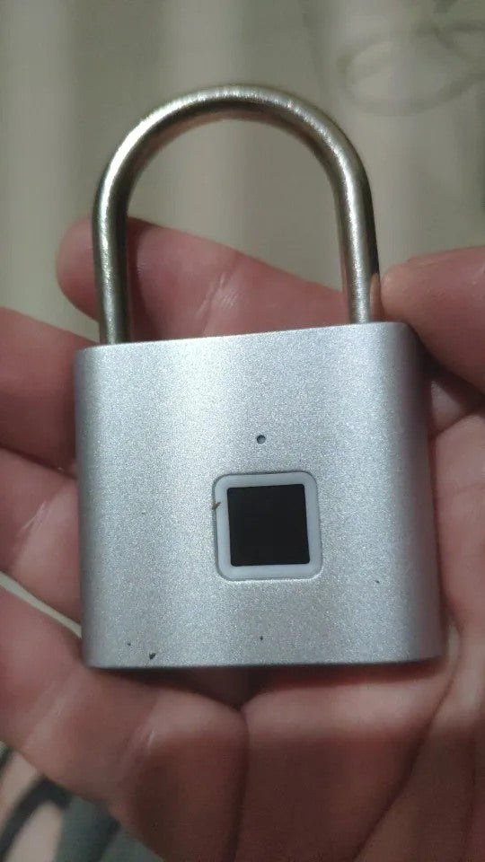 Buyer-submitted marketplace review photo showing the O11 fingerprint padlock in real-world use