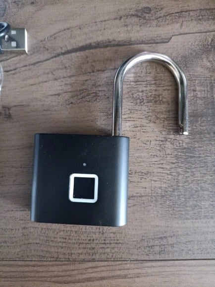 Buyer-submitted marketplace review photo showing the O11 fingerprint padlock in real-world use