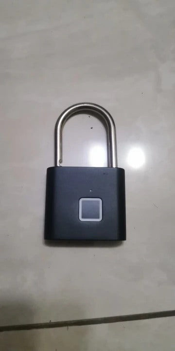 Buyer-submitted marketplace review photo showing the O11 fingerprint padlock in real-world use