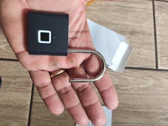Buyer-submitted marketplace review photo showing the O11 fingerprint padlock in real-world use