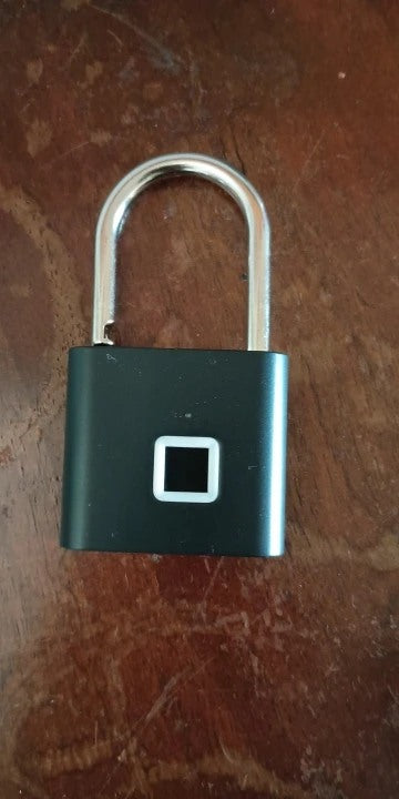 Buyer-submitted marketplace review photo showing the O11 fingerprint padlock in real-world use
