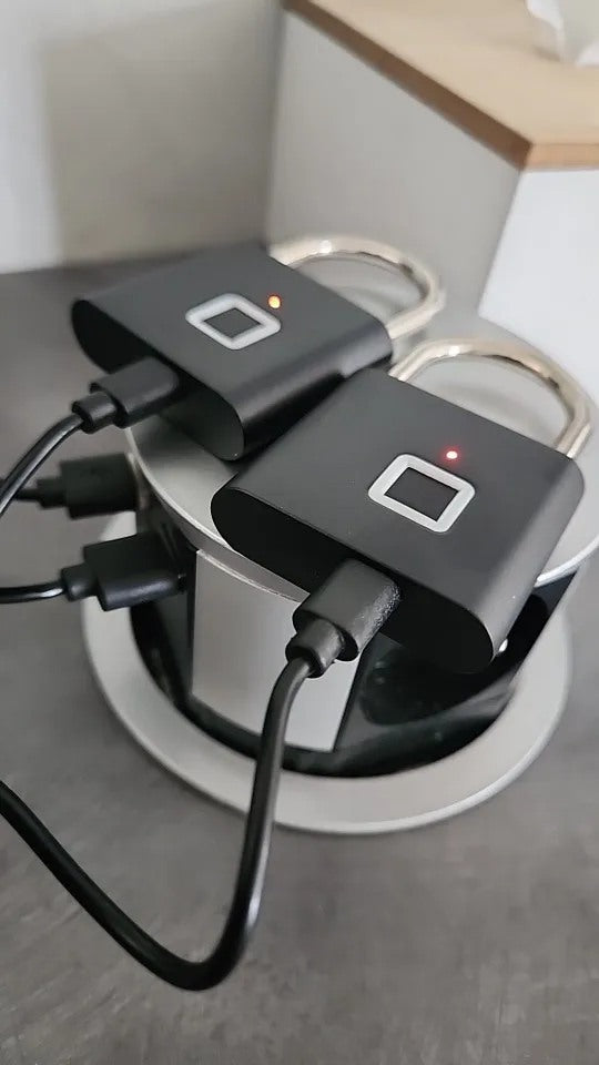 Buyer-submitted marketplace review photo showing the O11 fingerprint padlock in real-world use