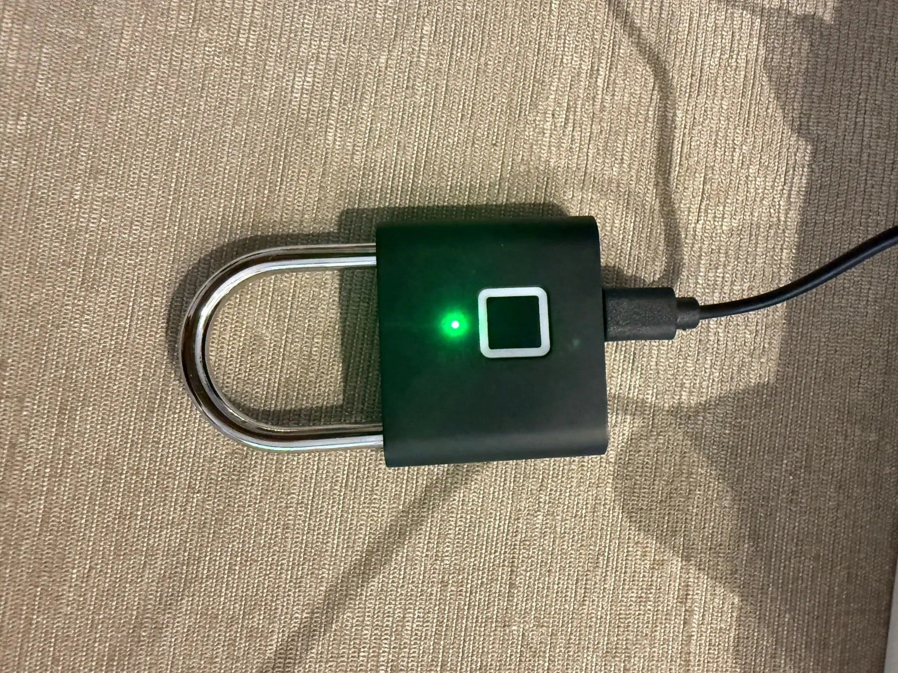 Buyer-submitted marketplace review photo showing the O11 fingerprint padlock in real-world use