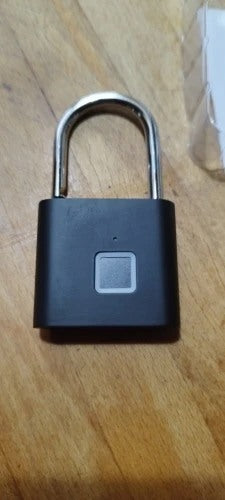Buyer-submitted marketplace review photo showing the O11 fingerprint padlock in real-world use