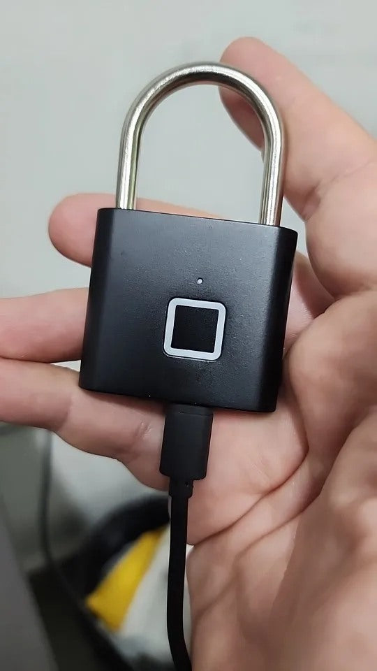Buyer-submitted marketplace review photo showing the O11 fingerprint padlock in real-world use